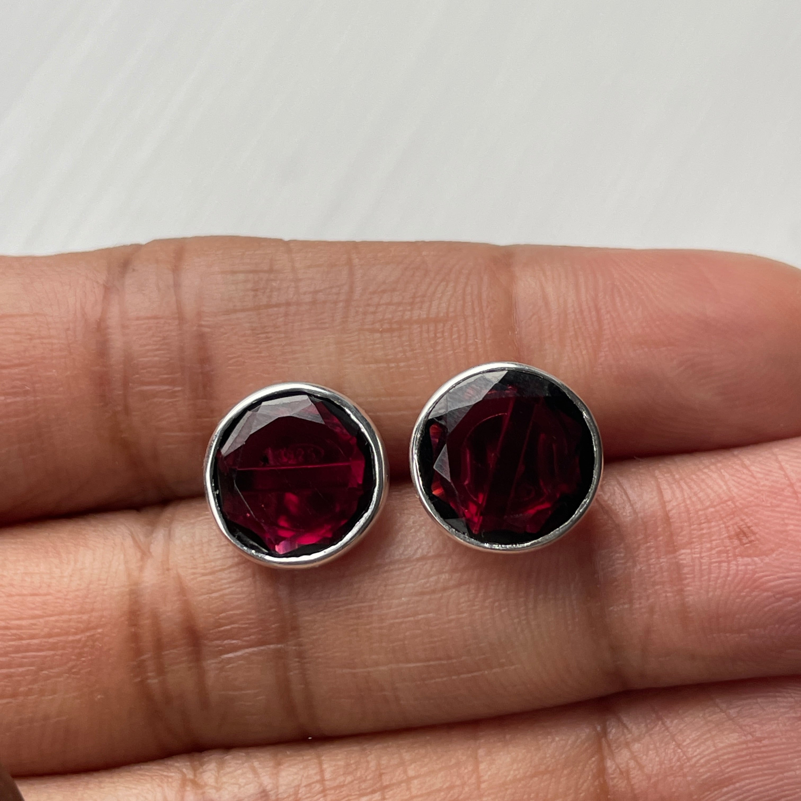 Garnet Studs in Sterling Silver with a Round Faceted Gemstone - Milina London